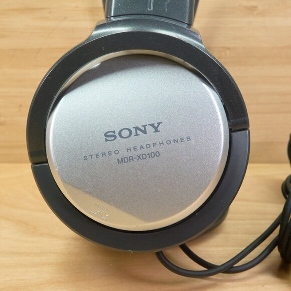 Sony MDR-XD100 Closed-Back Studio Monitor Headphones / Long Cord - Picture 3 of 6